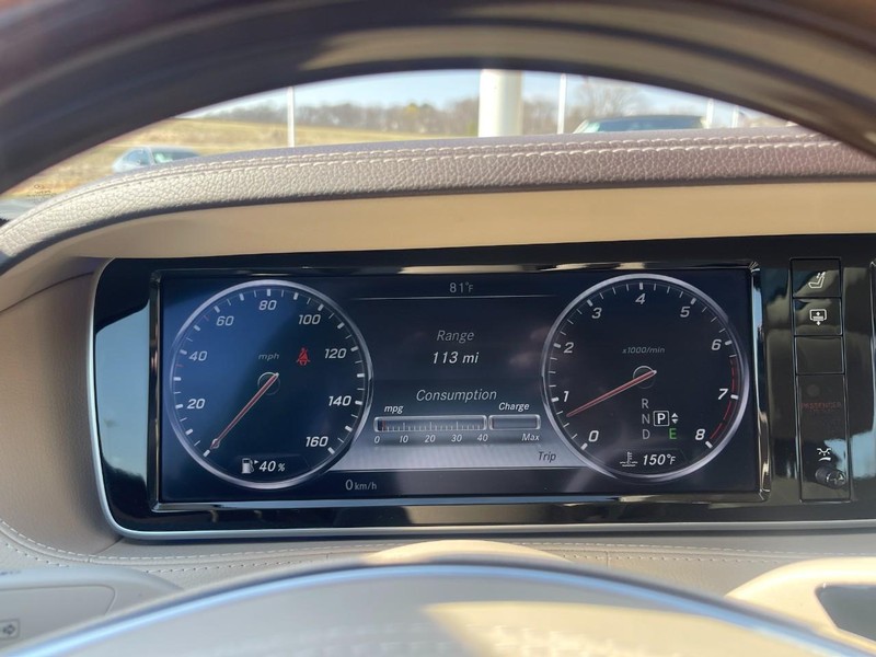 Mercedes-Benz S-Class Vehicle Image 26