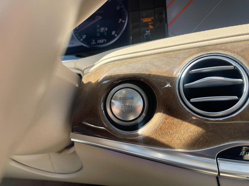 Mercedes-Benz S-Class Vehicle Image 27