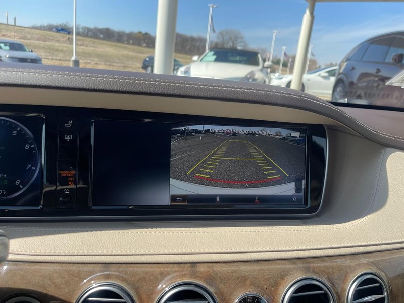 Mercedes-Benz S-Class Vehicle Image 29