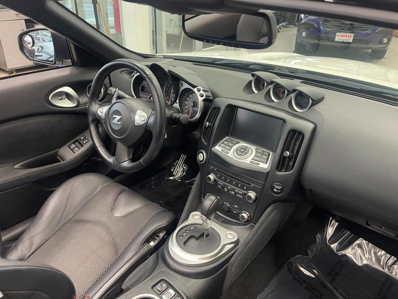 Nissan 370Z Vehicle Image 09