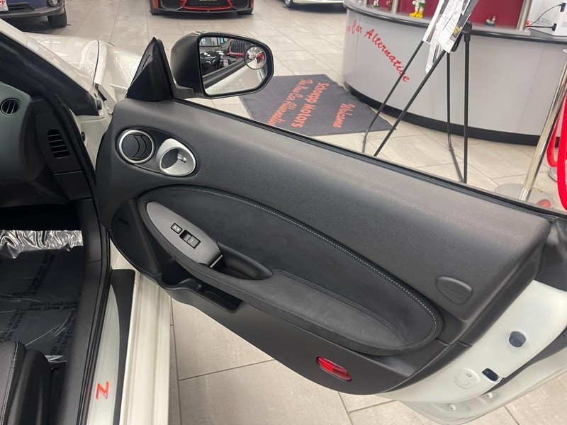 Nissan 370Z Vehicle Image 11
