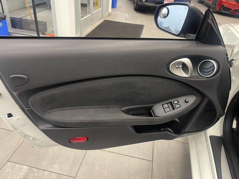 Nissan 370Z Vehicle Image 14