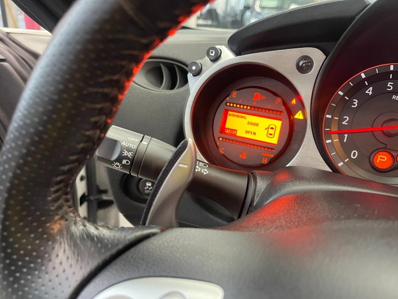 Nissan 370Z Vehicle Image 17