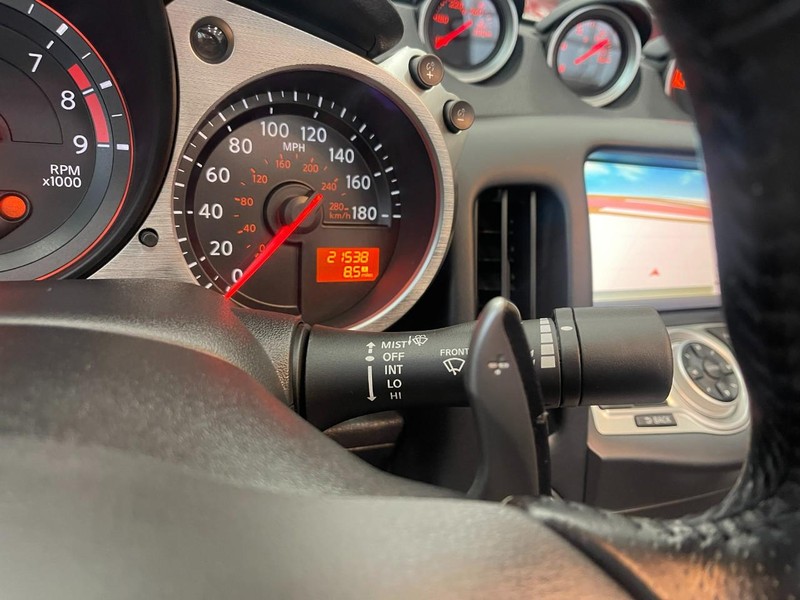 Nissan 370Z Vehicle Image 18