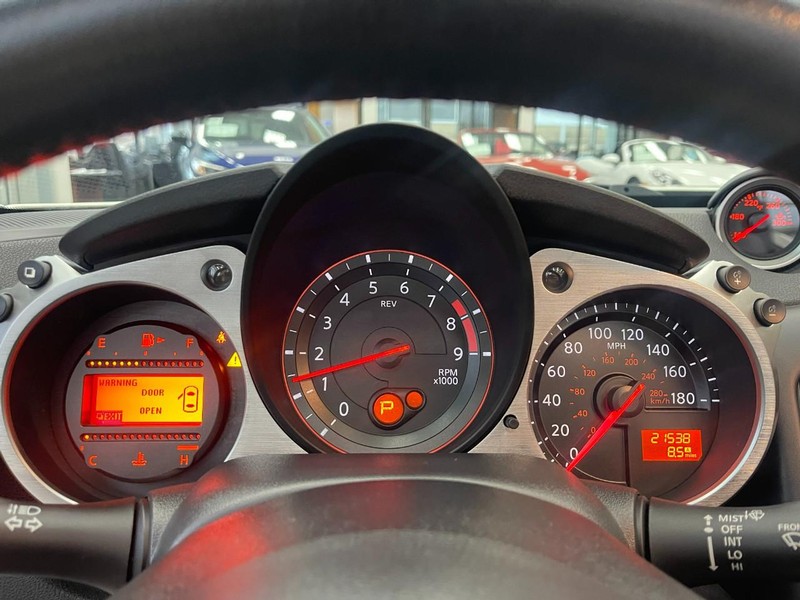 Nissan 370Z Vehicle Image 19