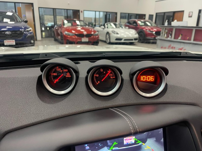 Nissan 370Z Vehicle Image 25