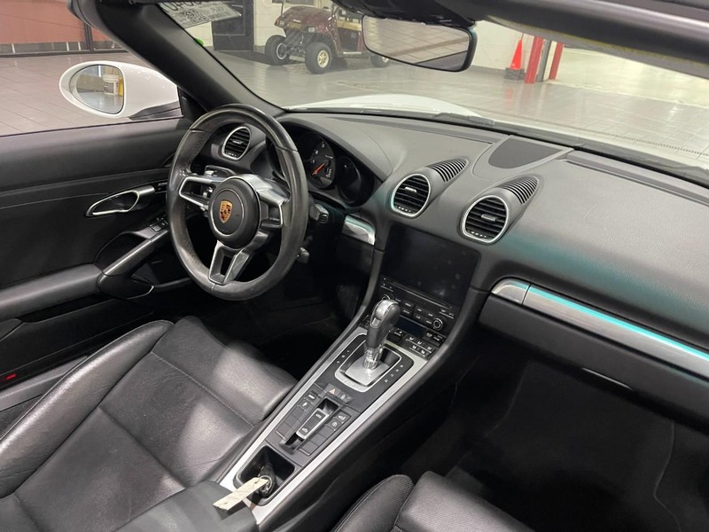 Porsche 718 Boxster Vehicle Image 02