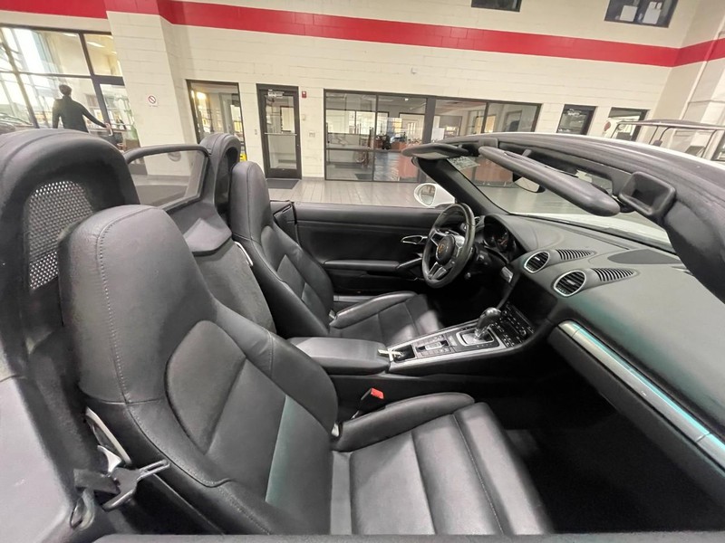Porsche 718 Boxster Vehicle Image 03