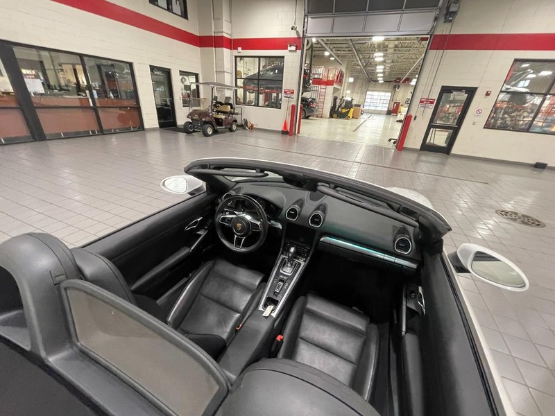 Porsche 718 Boxster Vehicle Image 04