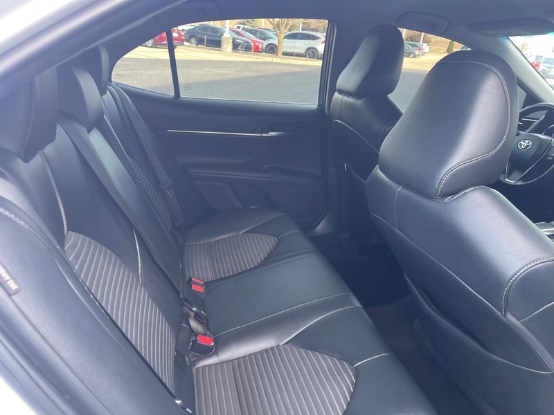 Toyota Camry Vehicle Image 09