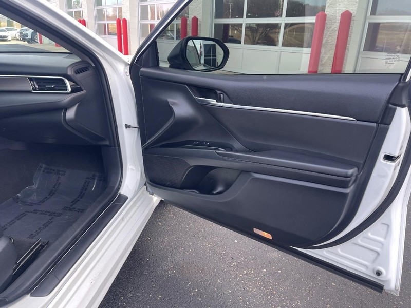 Toyota Camry Vehicle Image 10