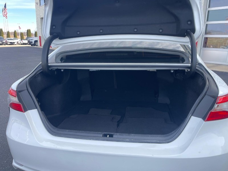 Toyota Camry Vehicle Image 12