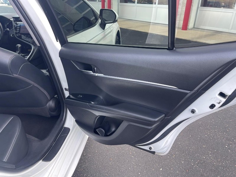 Toyota Camry Vehicle Image 13