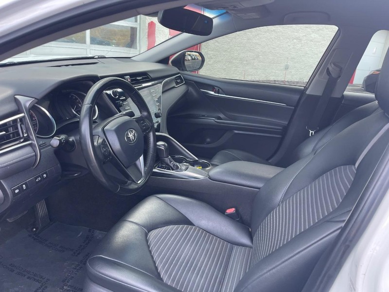 Toyota Camry Vehicle Image 14