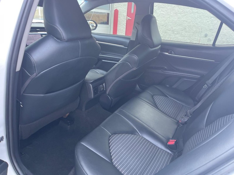 Toyota Camry Vehicle Image 16