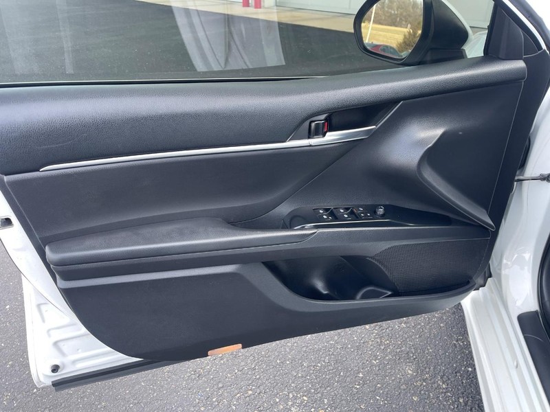 Toyota Camry Vehicle Image 18