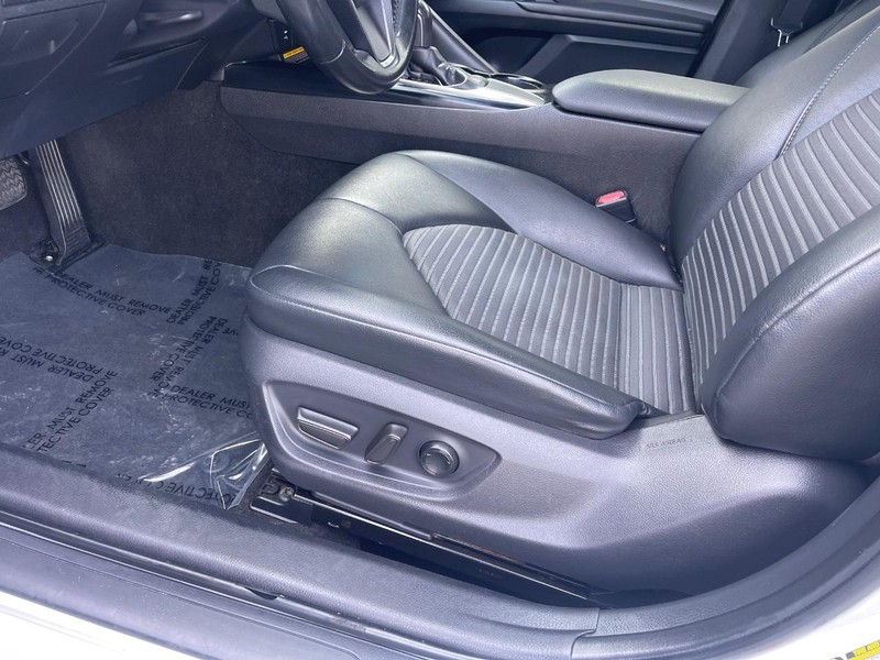 Toyota Camry Vehicle Image 19