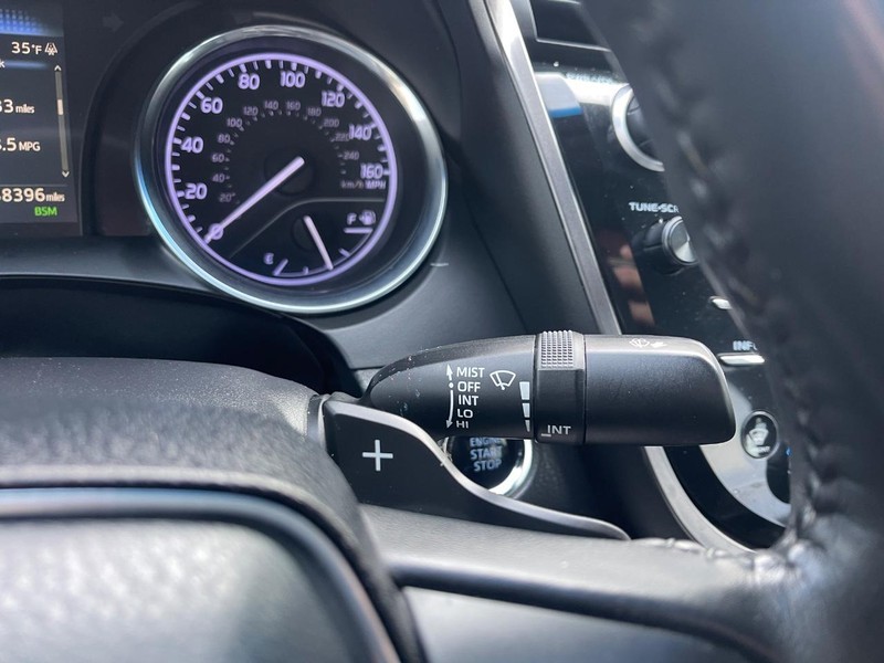 Toyota Camry Vehicle Image 24