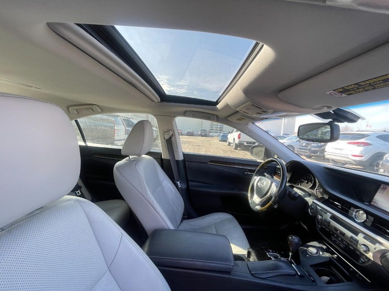 Lexus ES 350 Vehicle Image 03