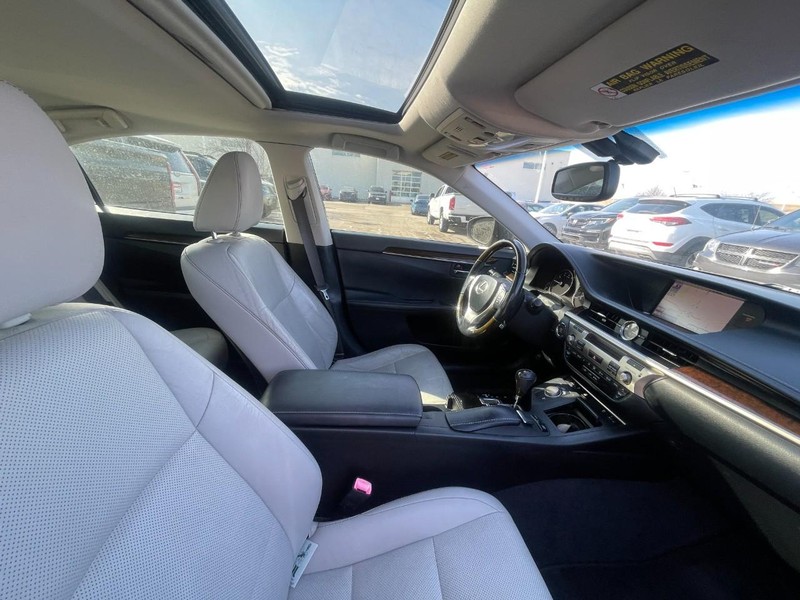 Lexus ES 350 Vehicle Image 04