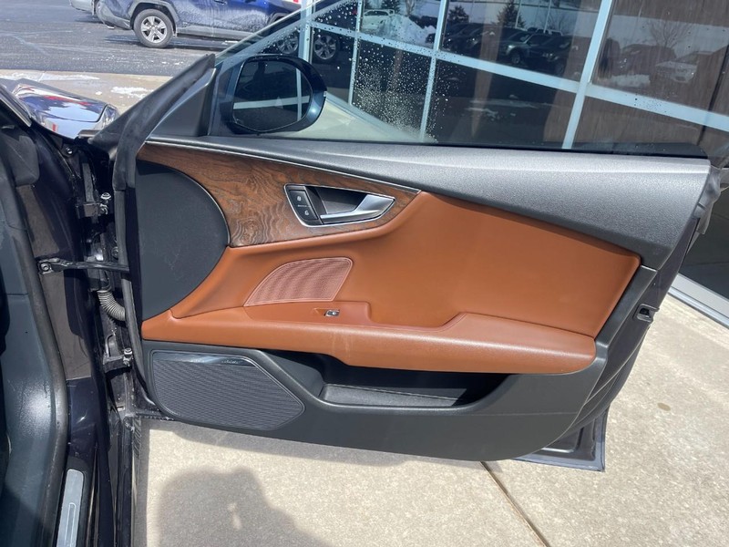 Audi A7 Vehicle Full-screen Gallery Image 09