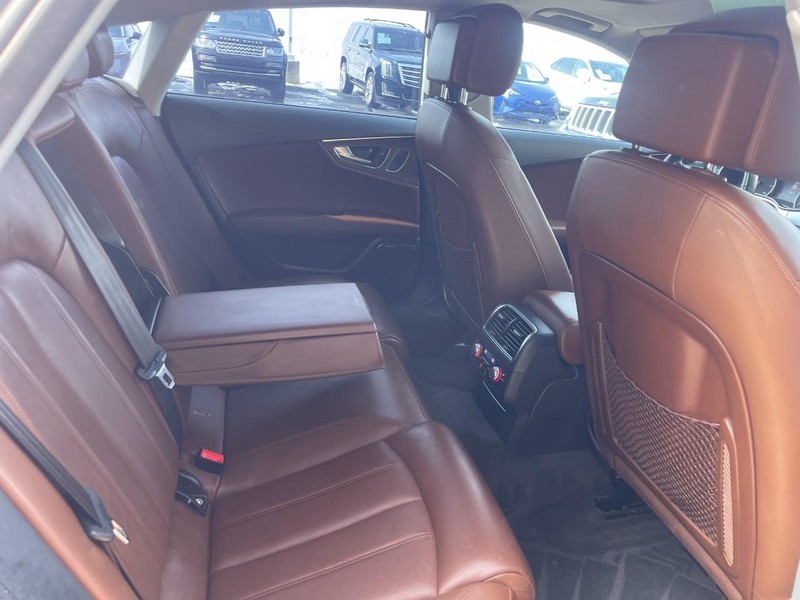 Audi A7 Vehicle Full-screen Gallery Image 10