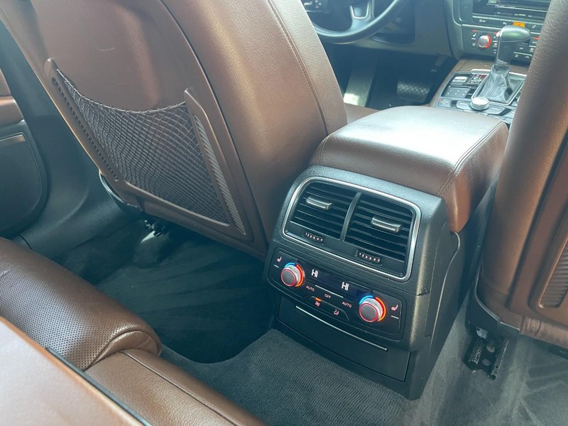 Audi A7 Vehicle Full-screen Gallery Image 11