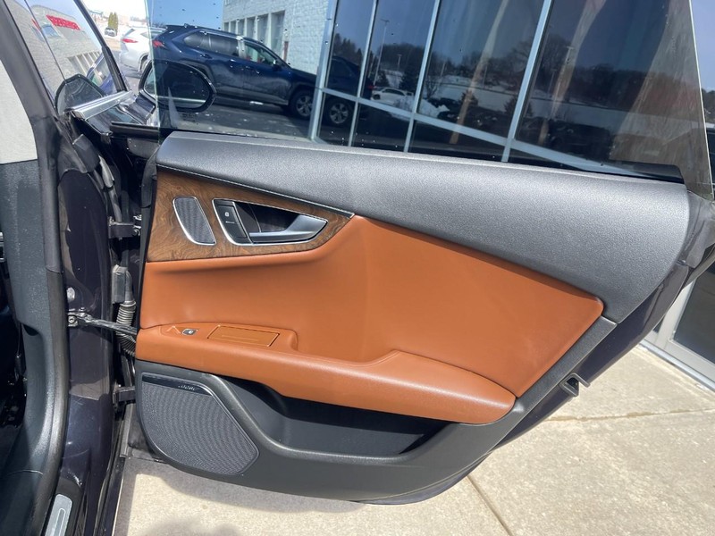 Audi A7 Vehicle Full-screen Gallery Image 12