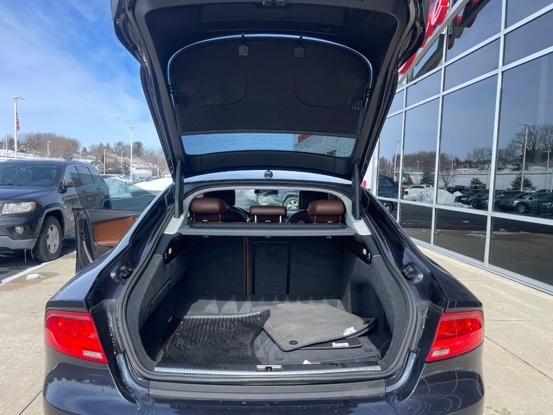 Audi A7 Vehicle Full-screen Gallery Image 13