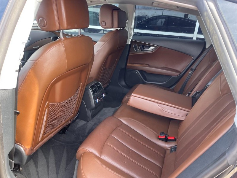 Audi A7 Vehicle Full-screen Gallery Image 14