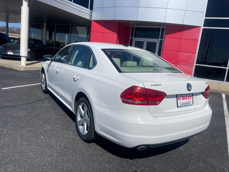 Volkswagen Passat Vehicle Image 04