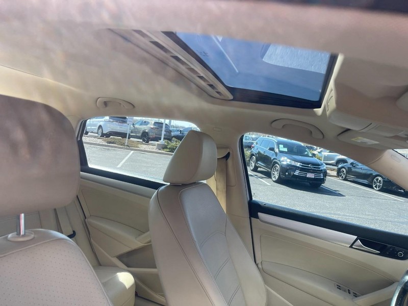 Volkswagen Passat Vehicle Image 07