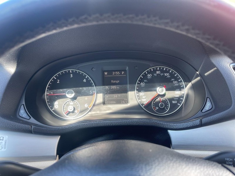 Volkswagen Passat Vehicle Image 22