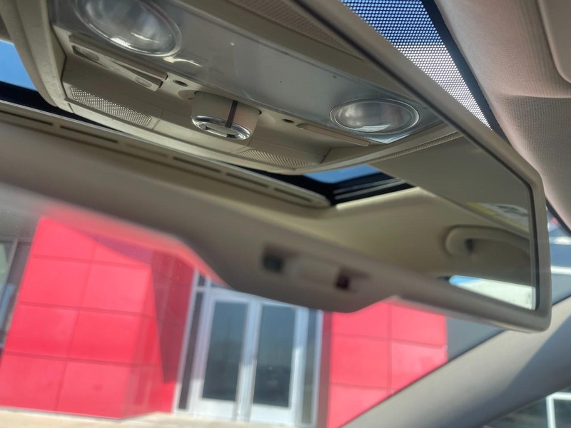 Volkswagen Passat Vehicle Image 25