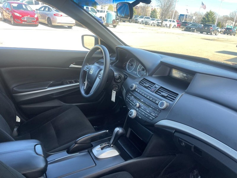 Honda Accord Sedan Vehicle Image 09