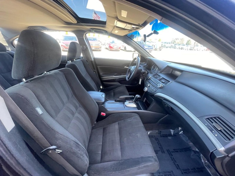 Honda Accord Sedan Vehicle Image 11