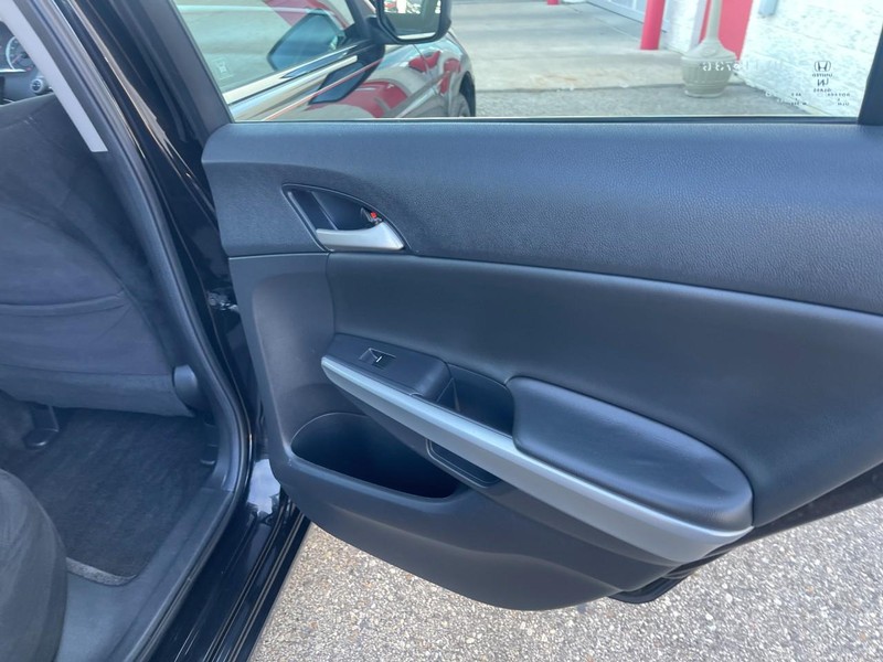 Honda Accord Sedan Vehicle Image 15
