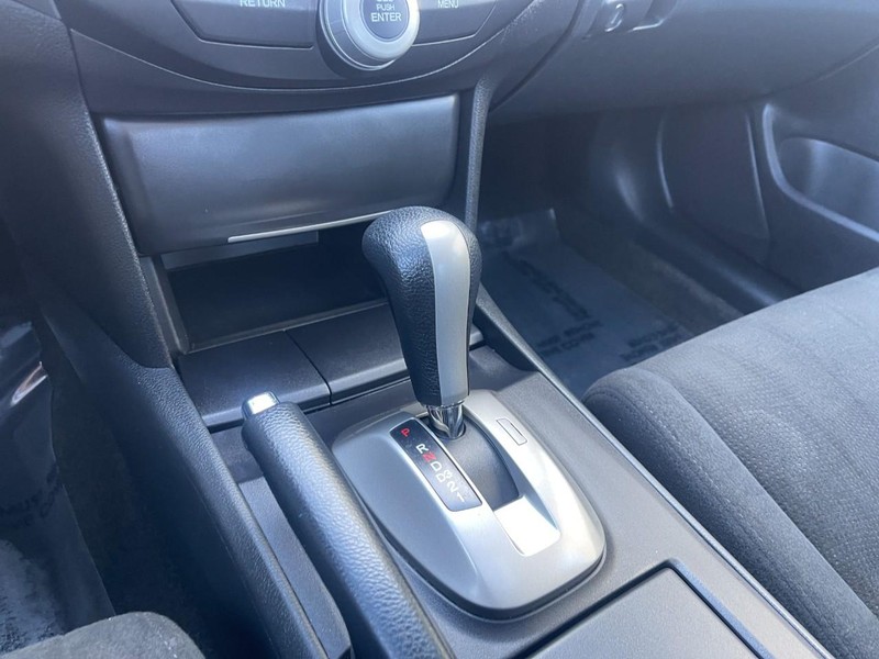 Honda Accord Sedan Vehicle Image 25