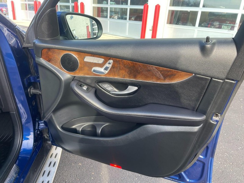 Mercedes-Benz GLC Vehicle Image 13