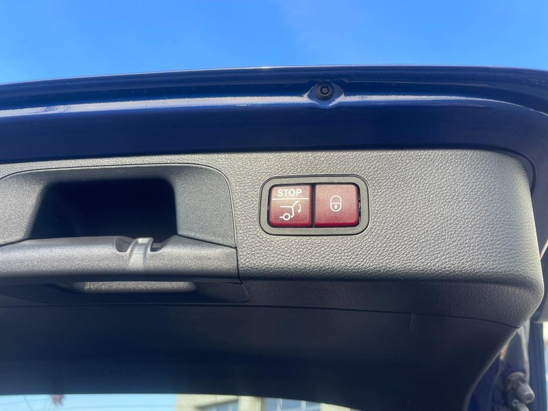 Mercedes-Benz GLC Vehicle Image 19