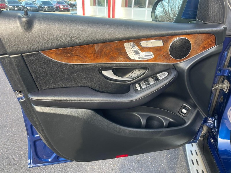 Mercedes-Benz GLC Vehicle Image 24