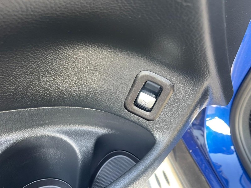 Mercedes-Benz GLC Vehicle Image 26