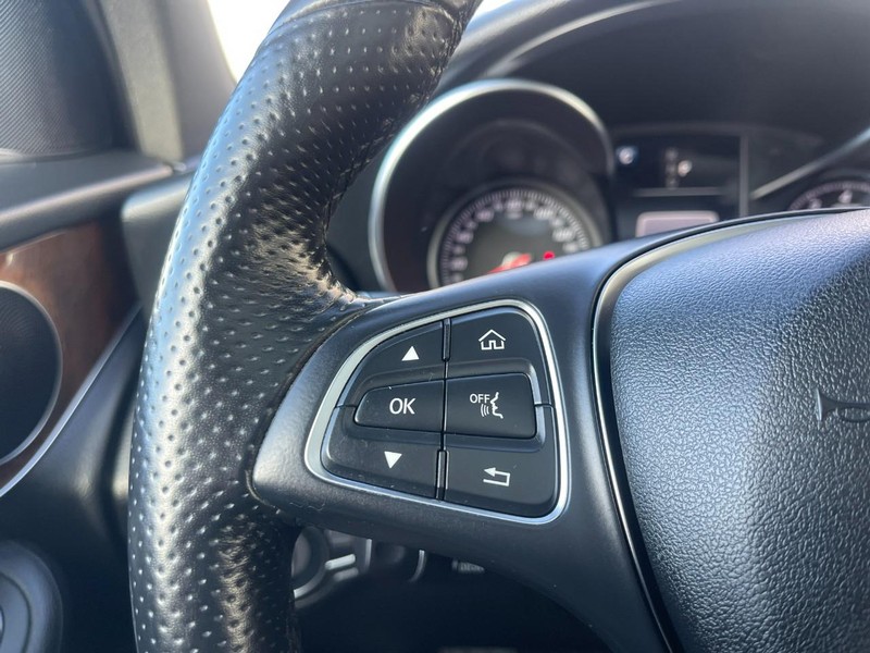 Mercedes-Benz GLC Vehicle Image 29