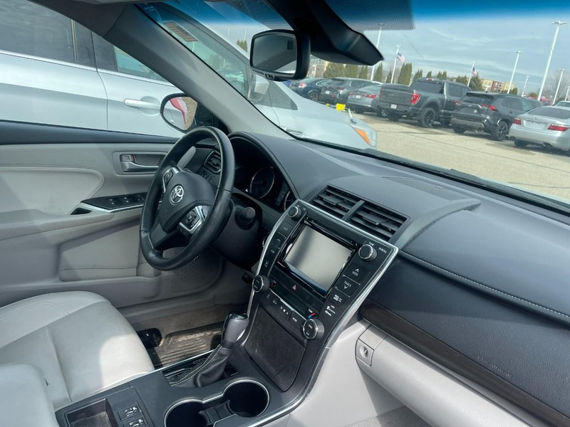 Toyota Camry Vehicle Image 02