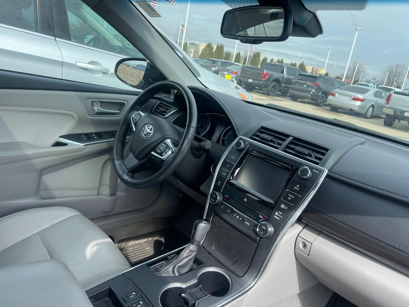 Toyota Camry Vehicle Image 06