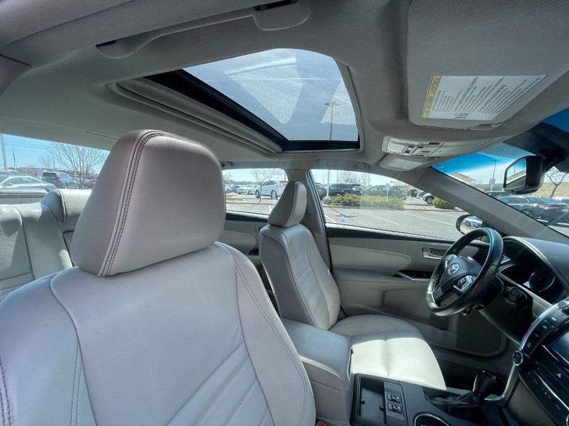 Toyota Camry Vehicle Image 10