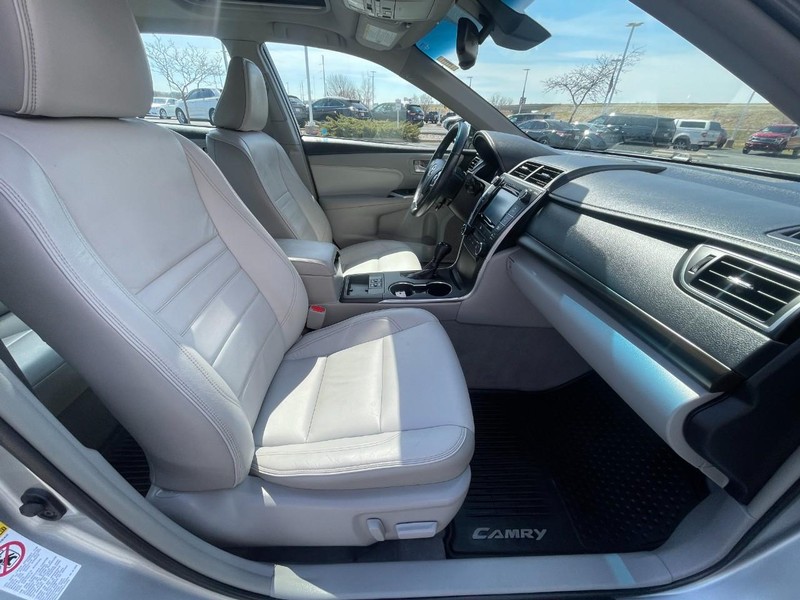 Toyota Camry Vehicle Image 11