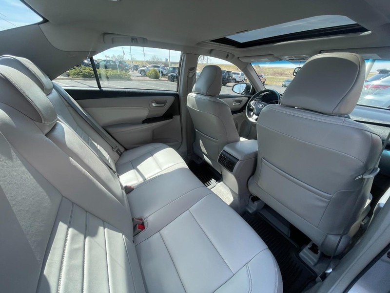 Toyota Camry Vehicle Image 14