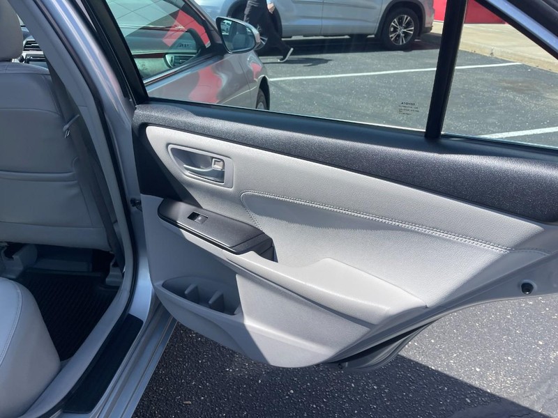 Toyota Camry Vehicle Image 15