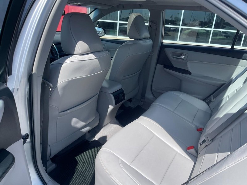 Toyota Camry Vehicle Image 16